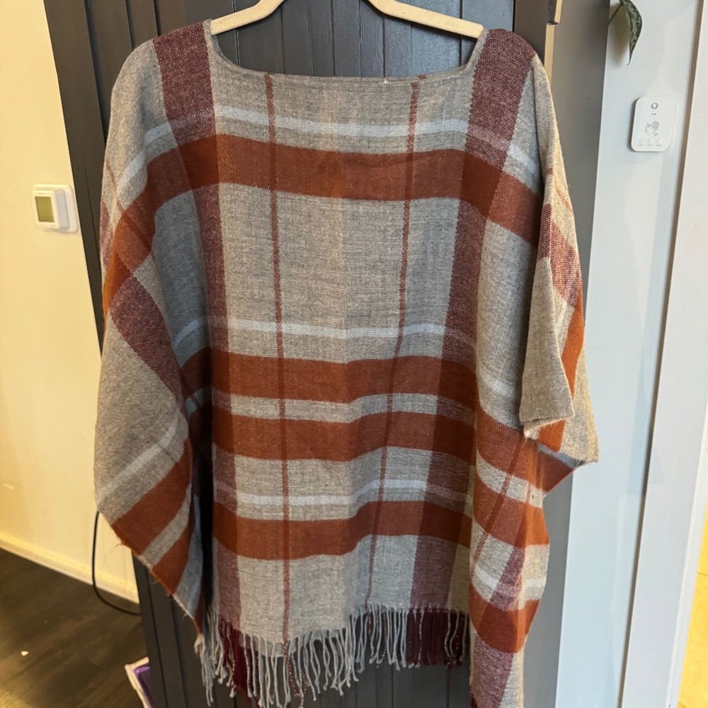 A New Day Women's Gray/Rust Plaid Poncho–NEVER BEEN WORN